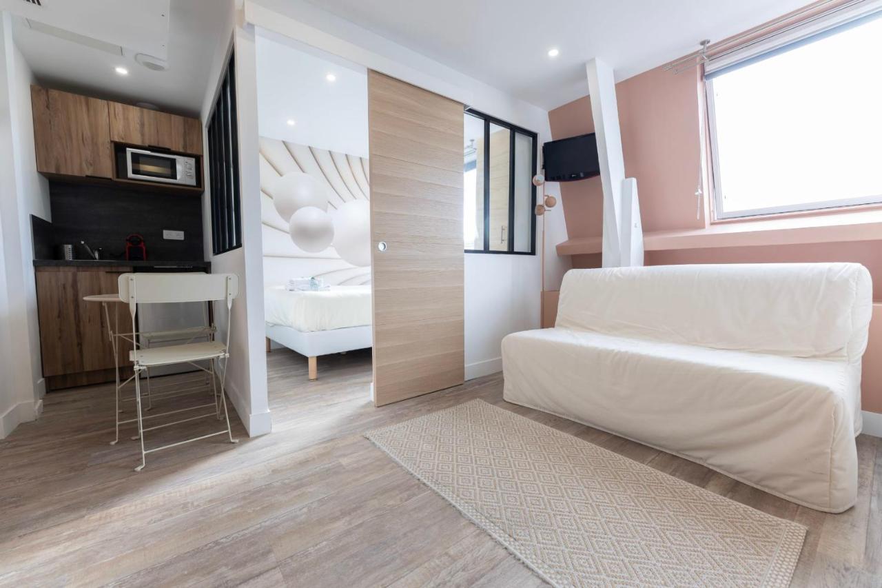 Amazing Apartment Under The Roof In Paris 8Th Esterno foto