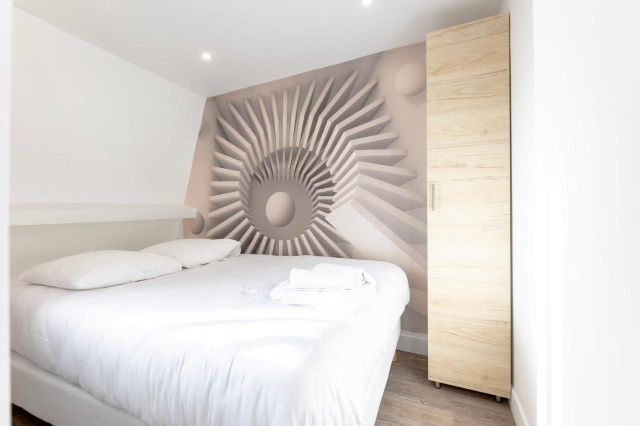 Amazing Apartment Under The Roof In Paris 8Th Esterno foto